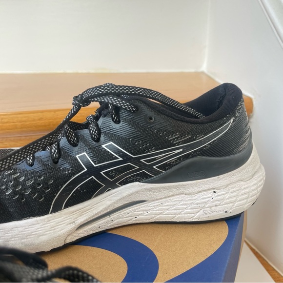 Used Asics Kayano 28 Womens Running Shoes - Black / white . Stability shoe - Picture 7 of 15